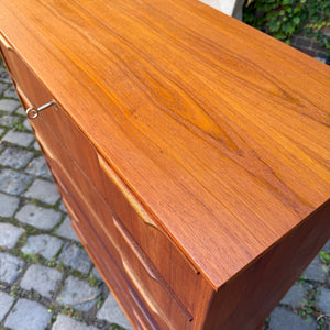 Tallboy Kommode Teak mit Schloss aus Dänemark