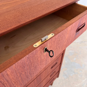 Kommode Teak mit Schloss aus Dänemark