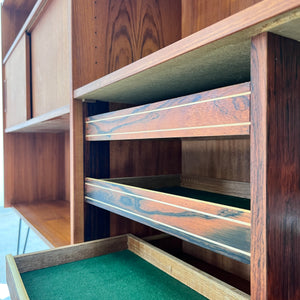 Regal auf Hairpinlegs aus Dänemark