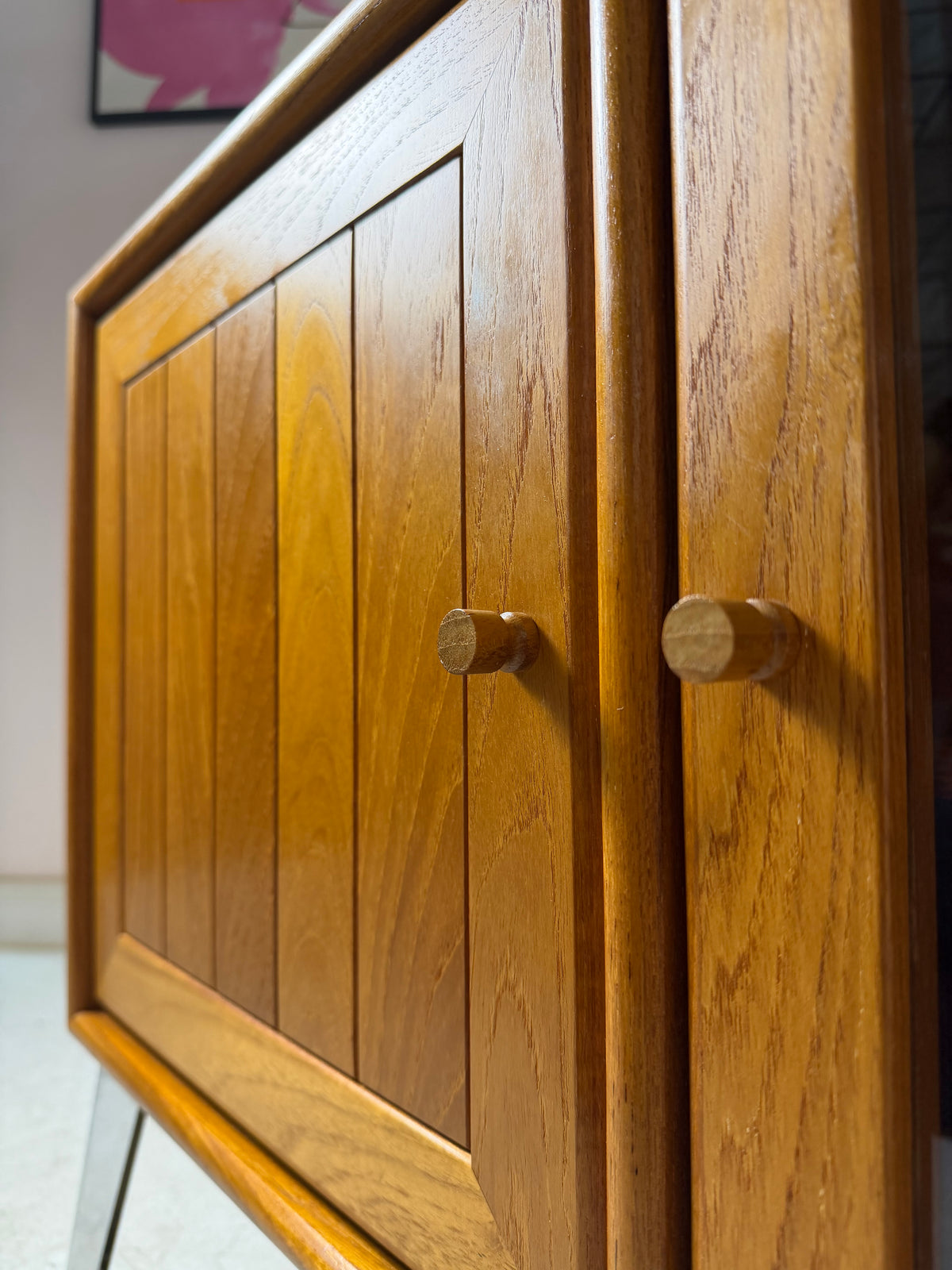 Kleiner Schrank mit Vitrine und Tür links von Dyrlund
