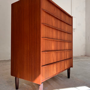 Kommode Teak mit geraden Griffen aus Dänemark