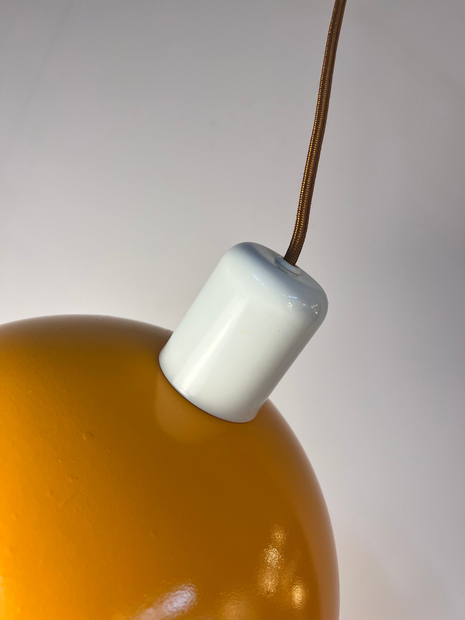 Lamellenlampe Typ 827 teils neu lackiert gelb weiß von Horn