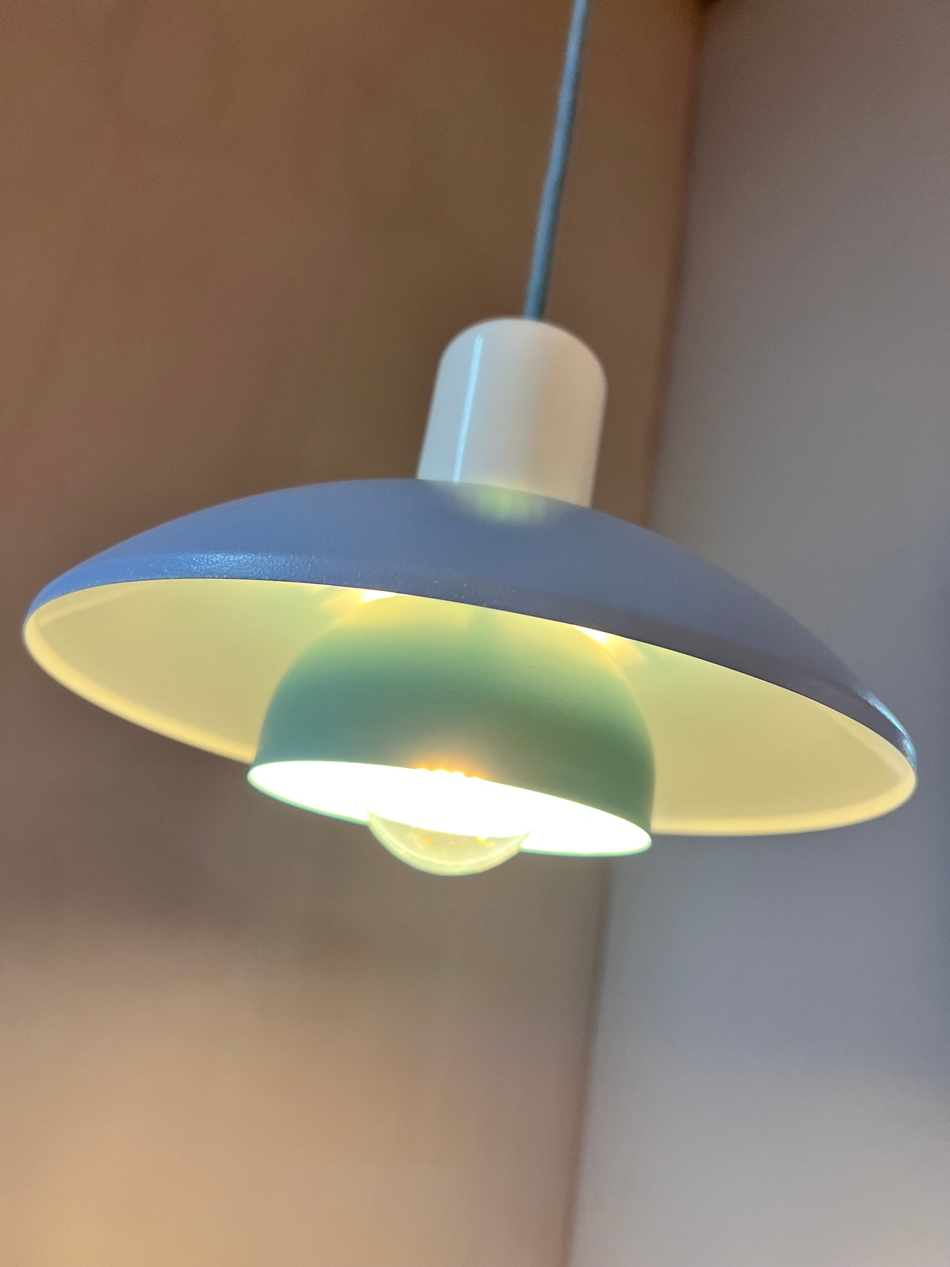 Lamellenlampe Typ 728 neu lackiert von Horn