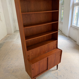Bücherregal Teak mit Schiebetüren aus Dänemark
