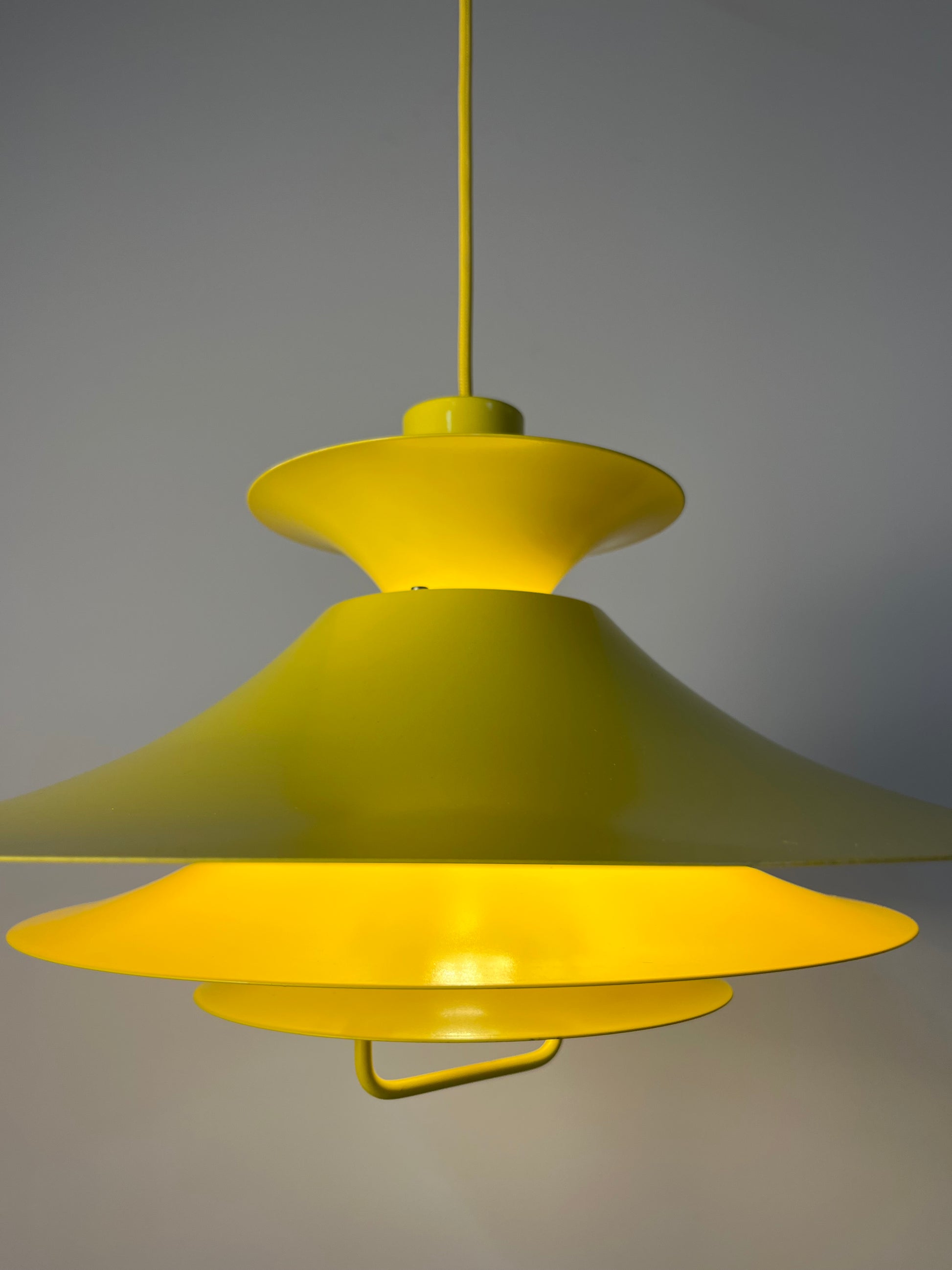 Lamellenlampe neu lackiert gelb aus Dänemark