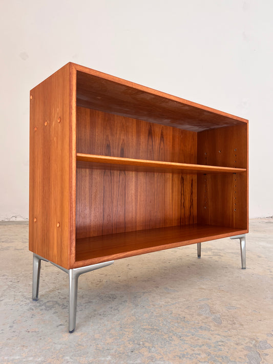 Regal Teak mit neuen Chromfüßen von Søborg Møbelfabrik