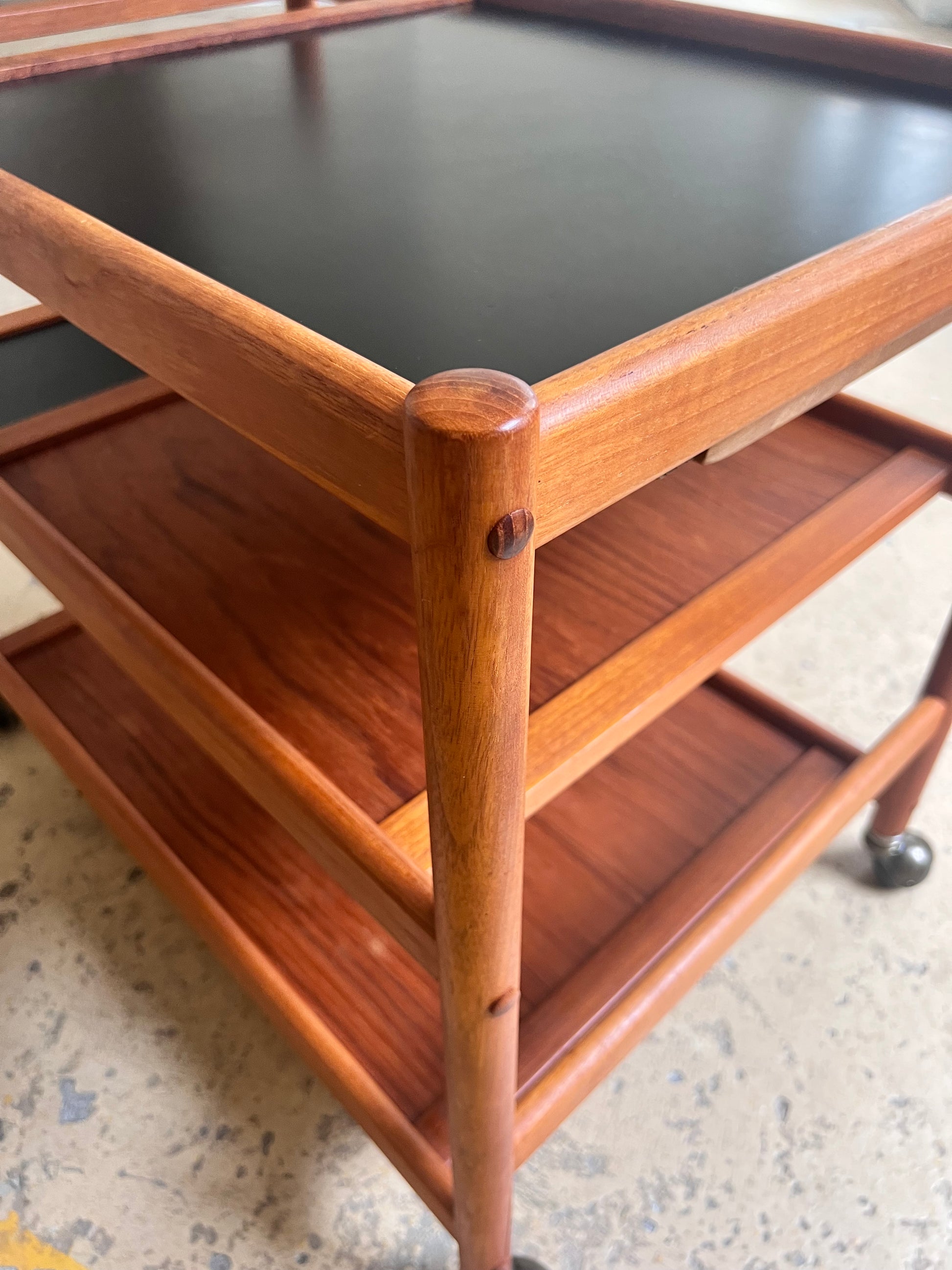 Barwagen Teak von Nissen Dänemark
