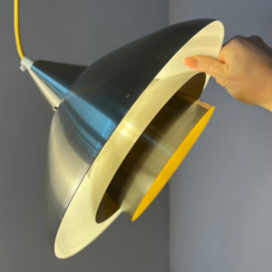 Lamellenlampe Silber Messing mit gelbem Innenleben von Granhaga