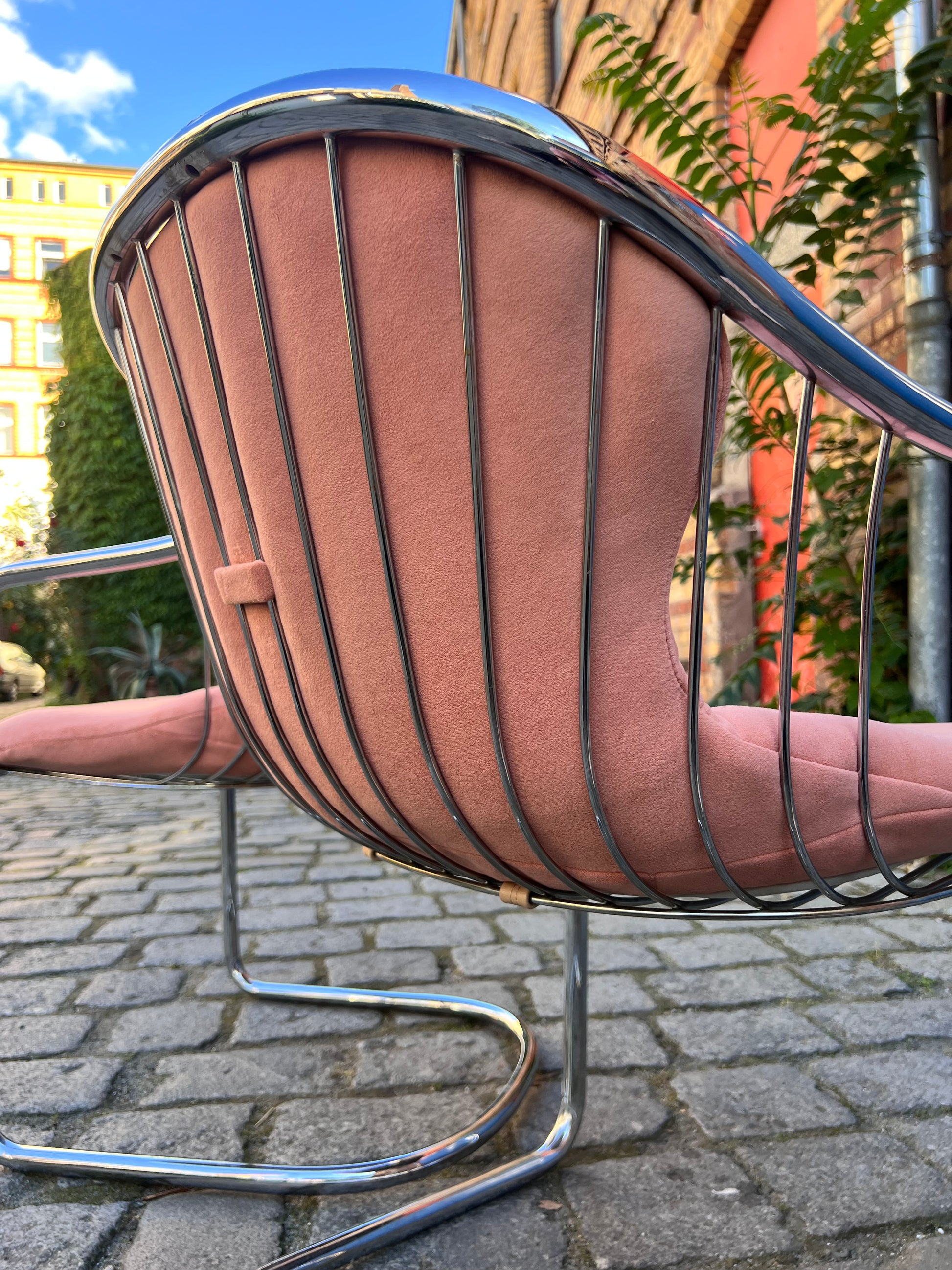 Set: 2x Freischwinger rosa Chrom von Gastone Rinaldi - neu gepolstert