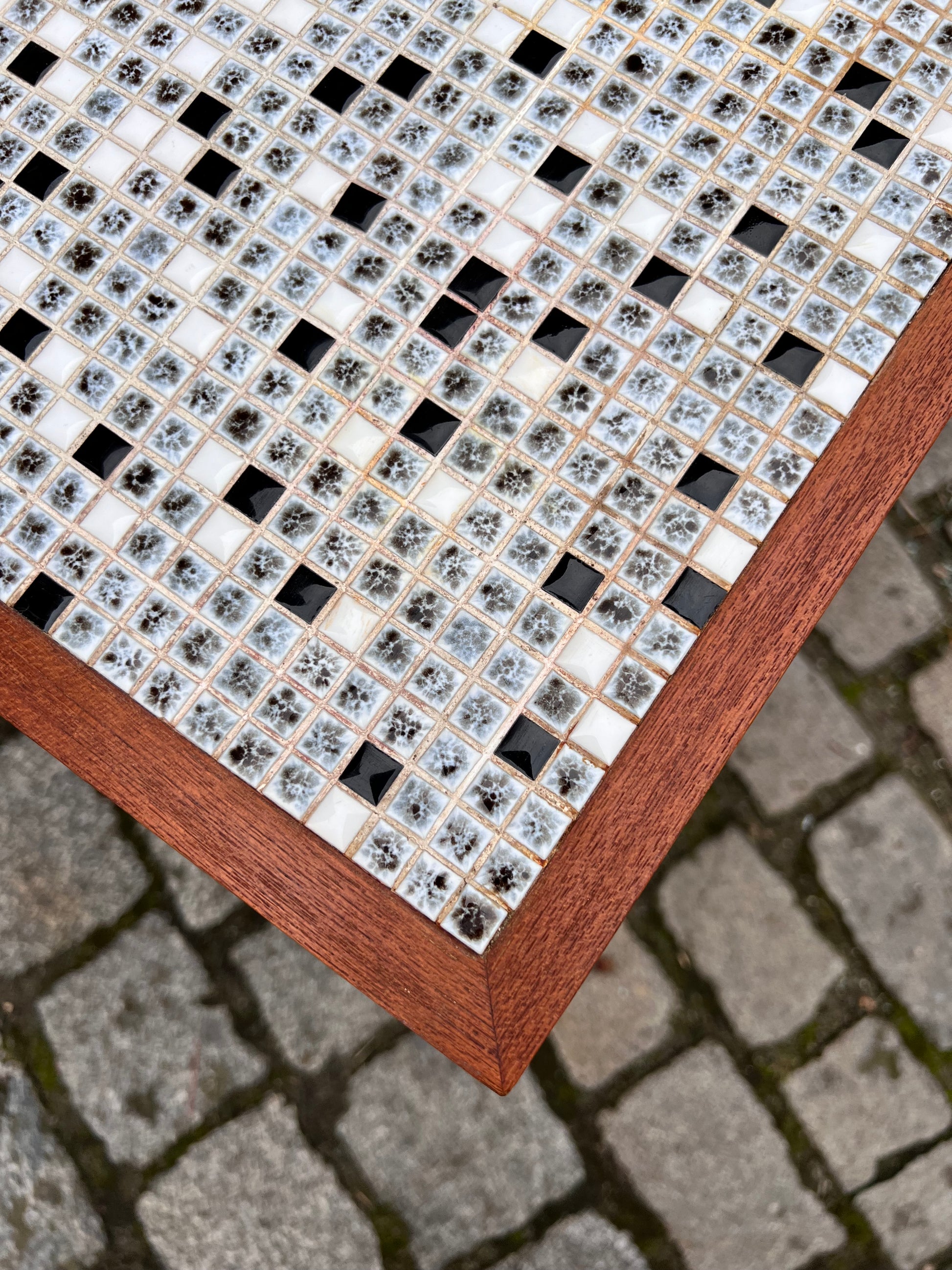Sideboard Teak mit Fliesen und Schloss