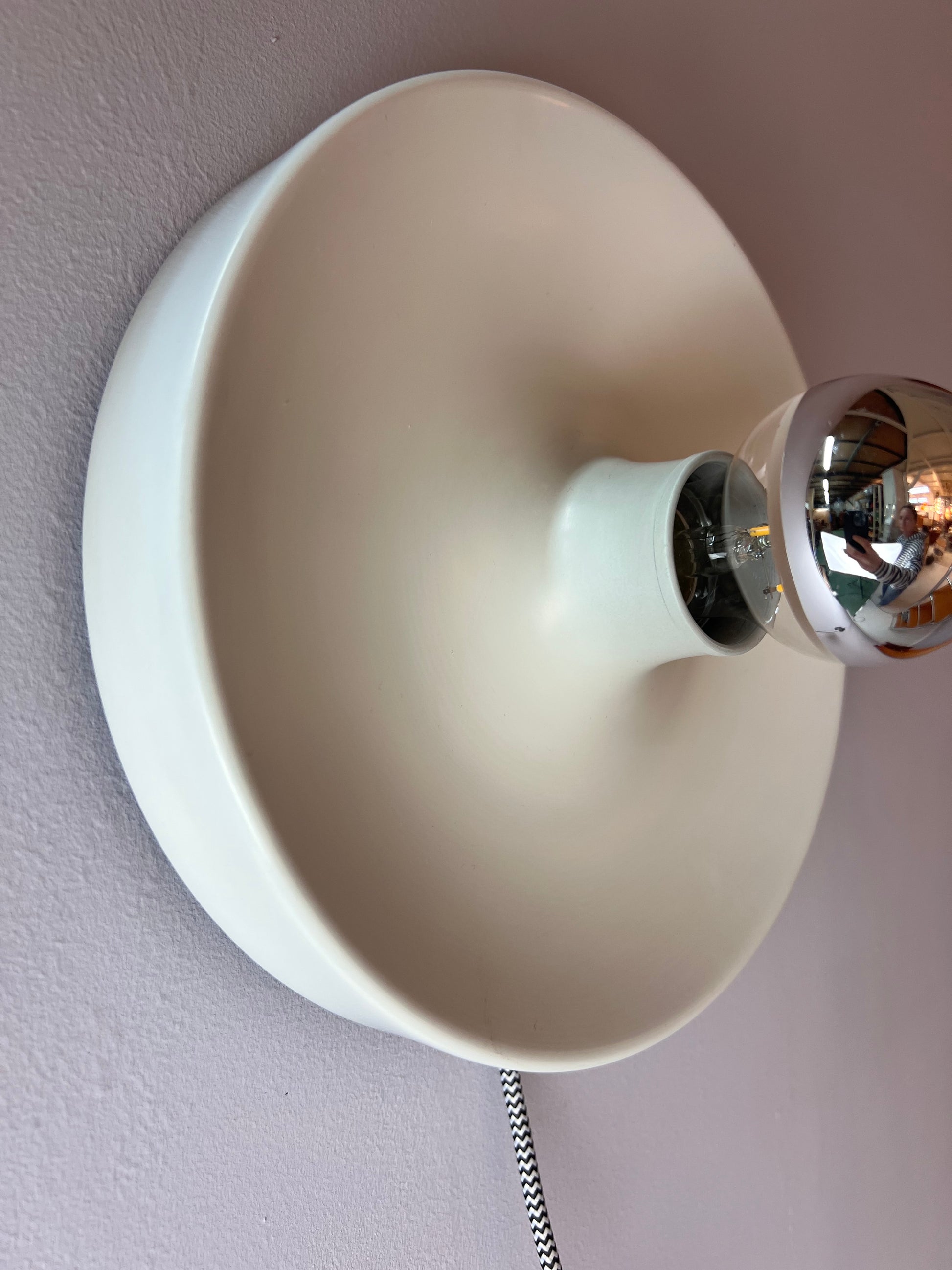 Wandlampe Diskus 25 cm weiß von Charlotte Perriand für Honsel