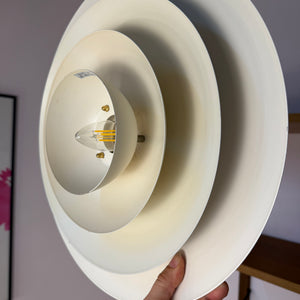 Lamellenlampe cremeweiß aus Dänemark