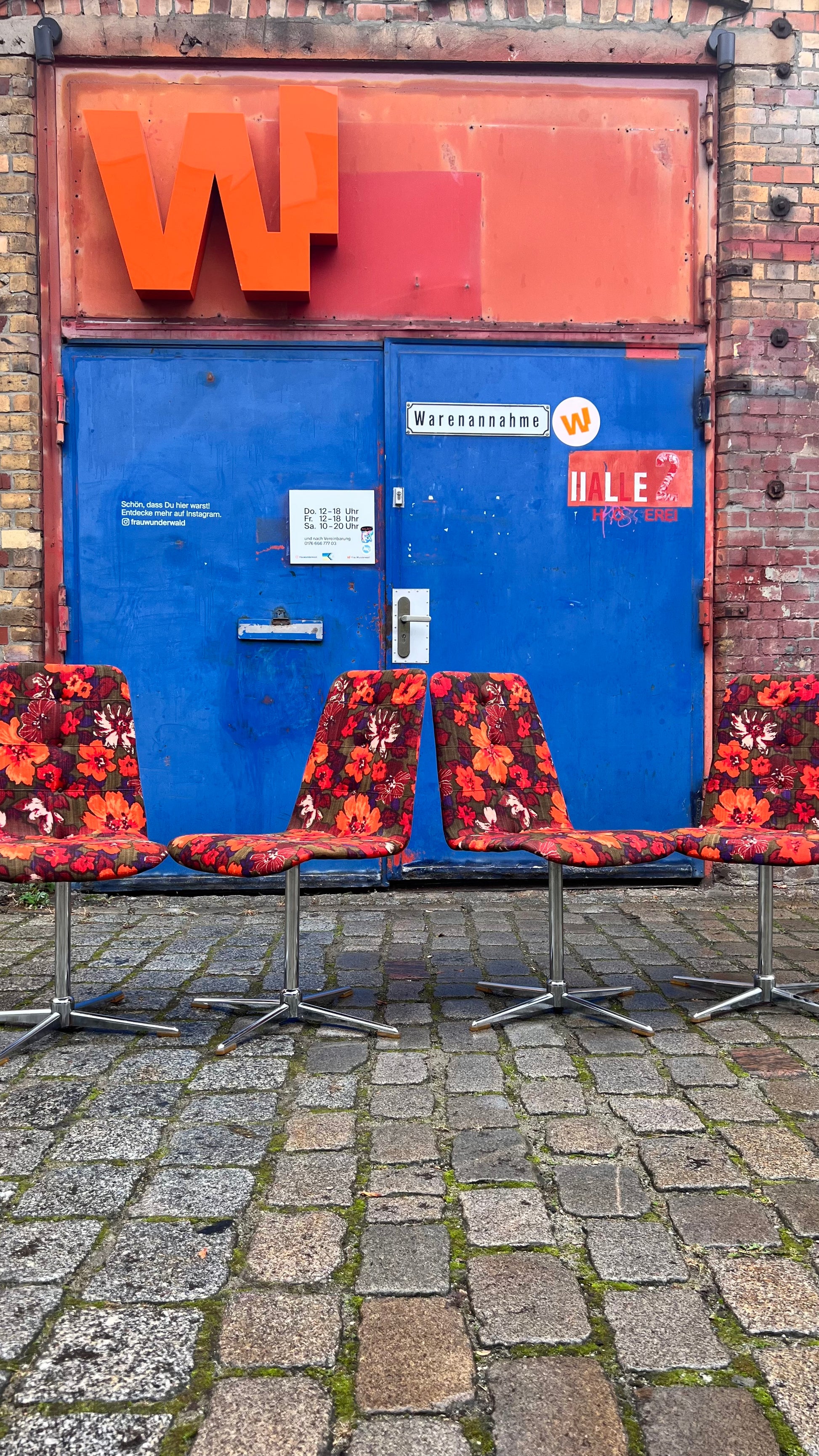 Set: 4x Drehstuhl rot floral von EKA Wohnmöbel