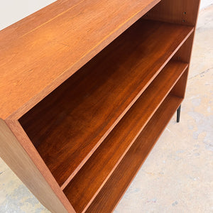 Regal Teak mit neuen Metallfüßen von IDEE Möbel