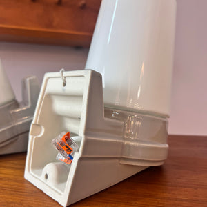 Set: 2x Wandlampe Modell 6070 hellgrau Sigvard Bernadotte für Ifö