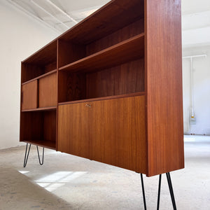 Regal auf Hairpinlegs aus Dänemark