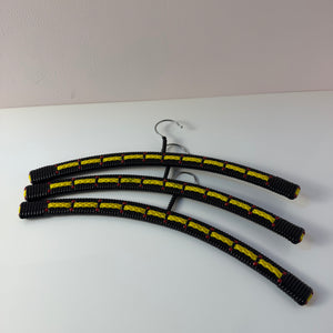 Set: 3x Kleiderbügel schwarz gelb