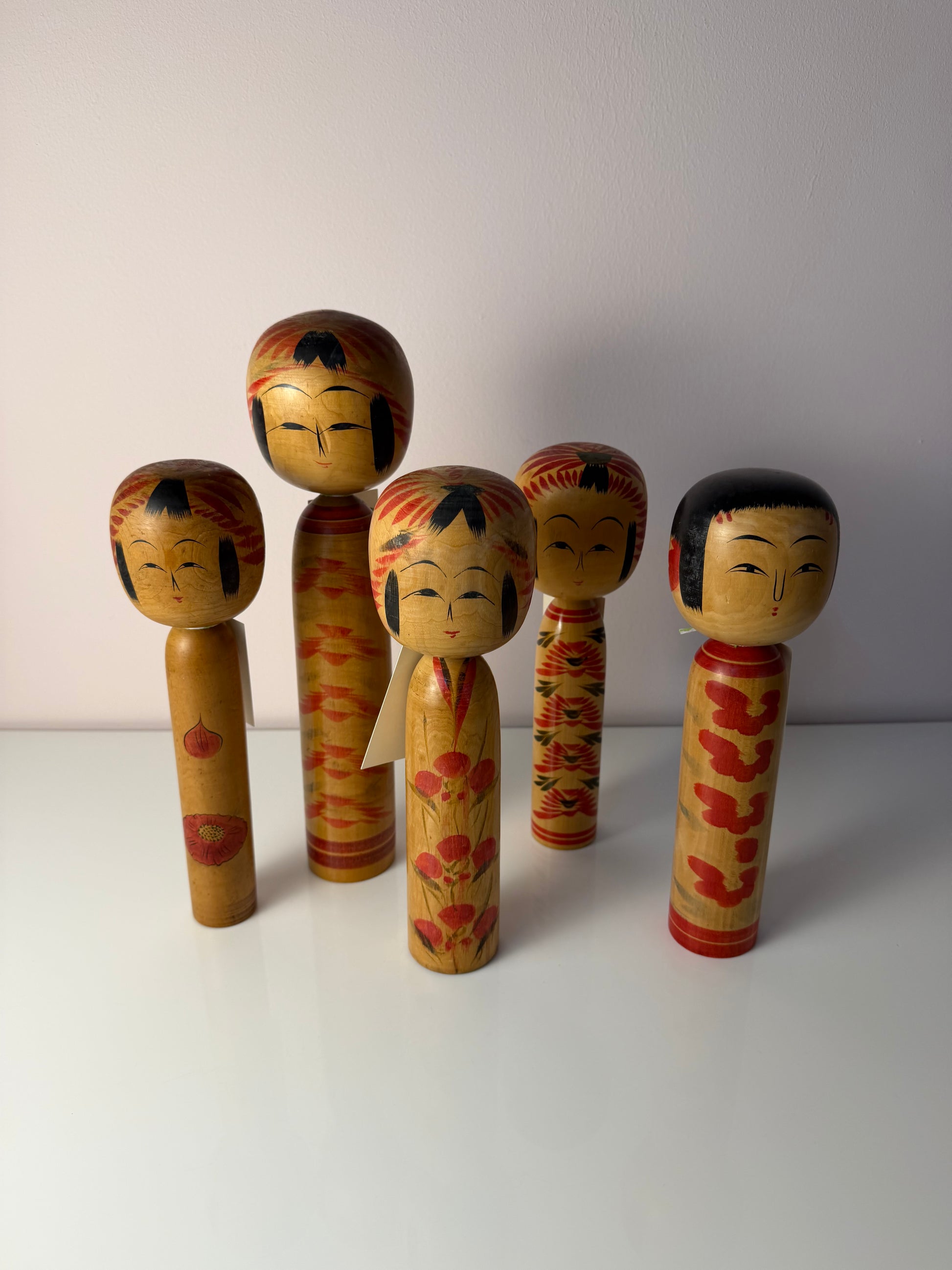 Japanische Kokeshi Holzfigur handbemalt