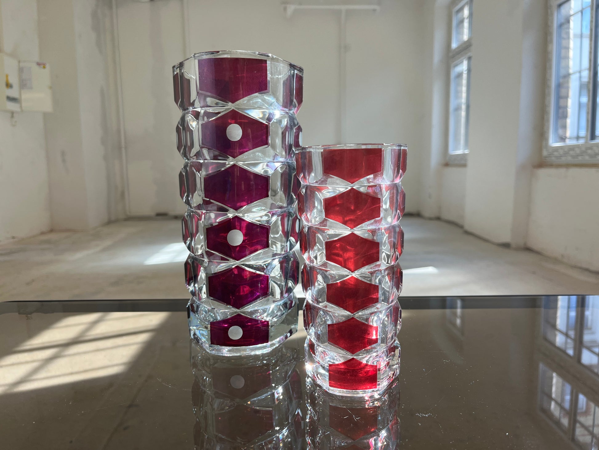 Set: 2 Vasen weinrot Glas von J.G. Durand für Luminarc