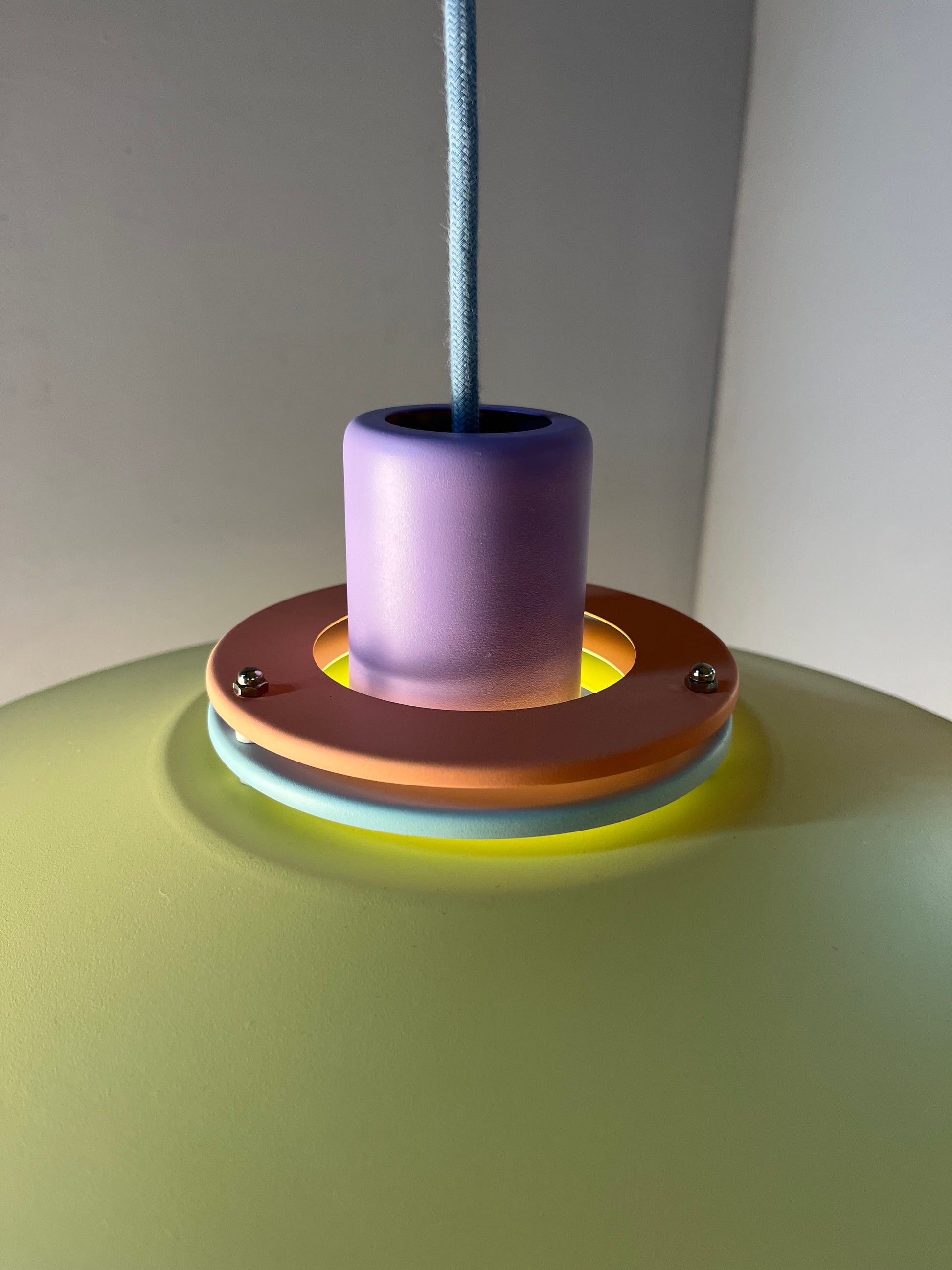 Lamellenlampe neu lackiert flieder gelb mint aus Dänemark