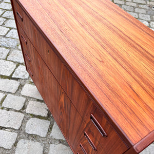 Flache Kommode Teak aus Dänemark