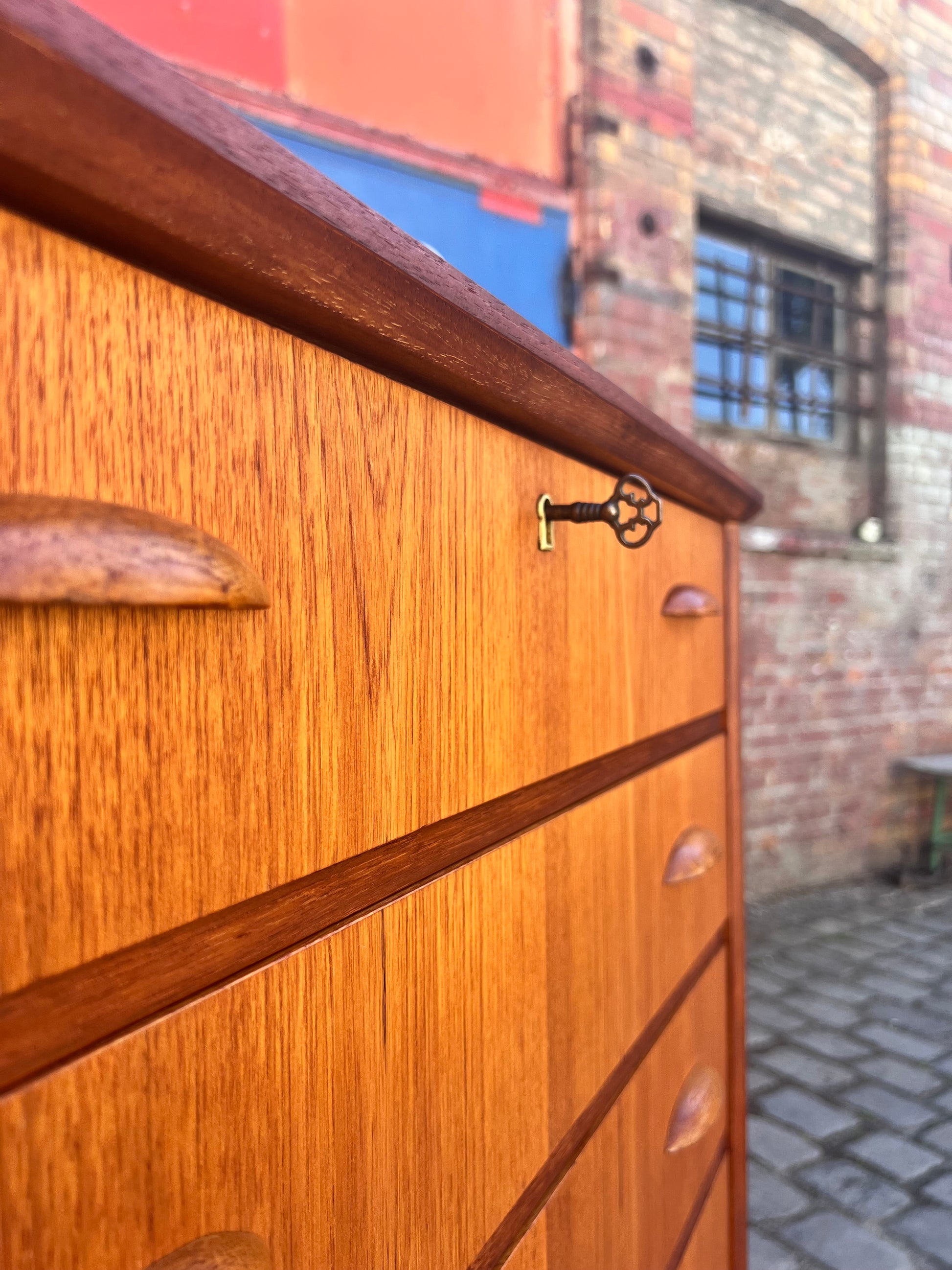Kommode Teak mit Muschelgriffen aus Dänemark