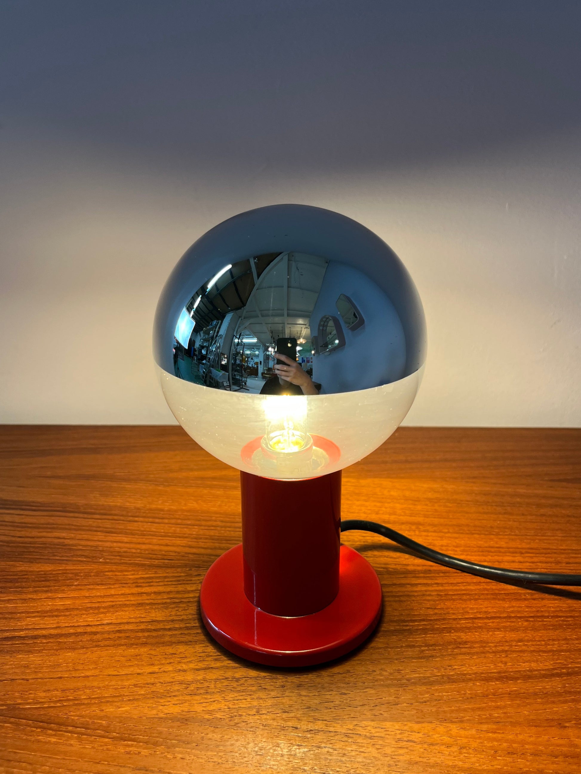 Tischlampe Big Globe rot von Motoko Ishii für STAFF