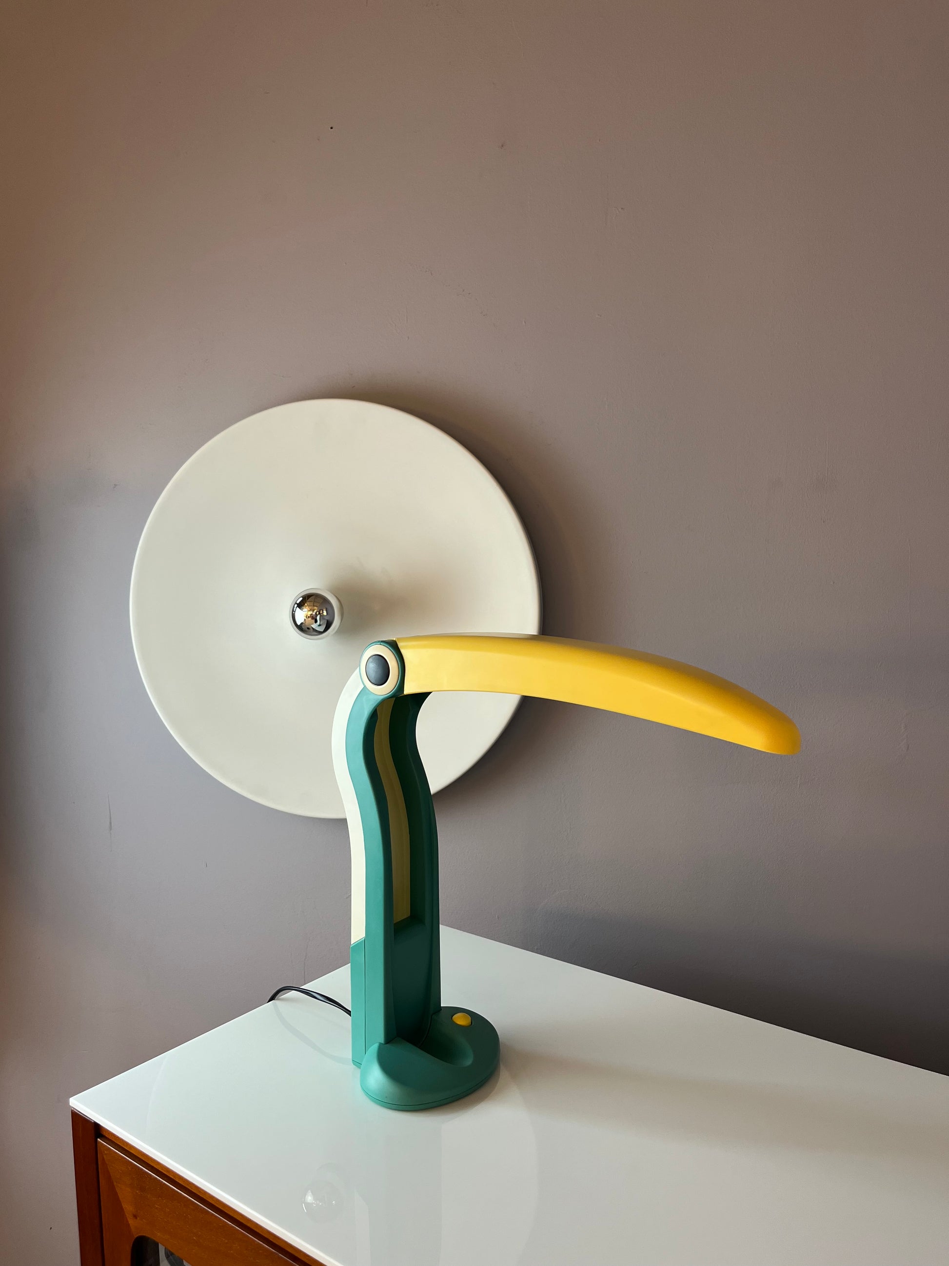 Tischlampe Toucan groß grün gelb von H.T. Huang für Huangslite