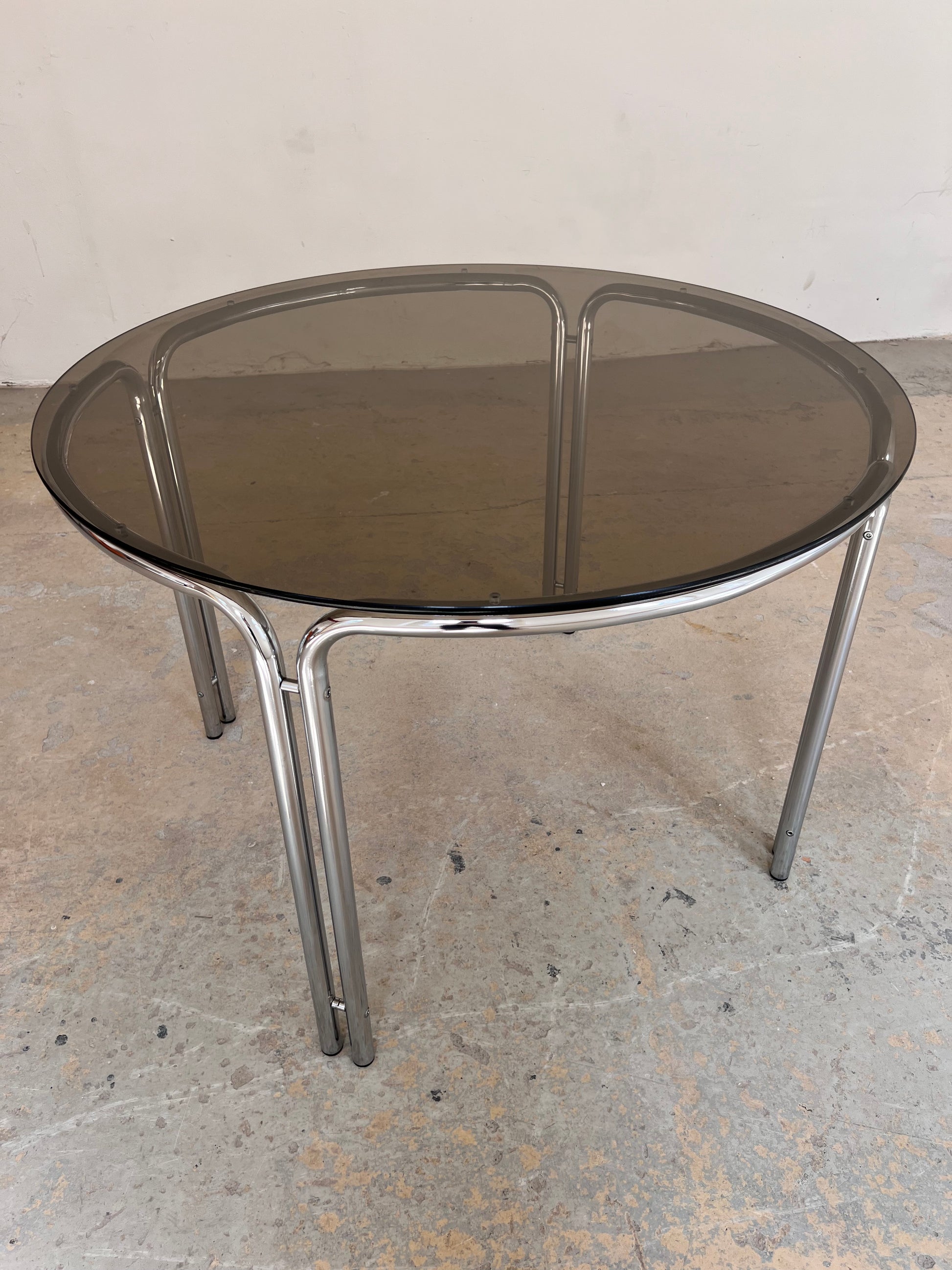 Runder Esstisch Chrom & getöntes Glas