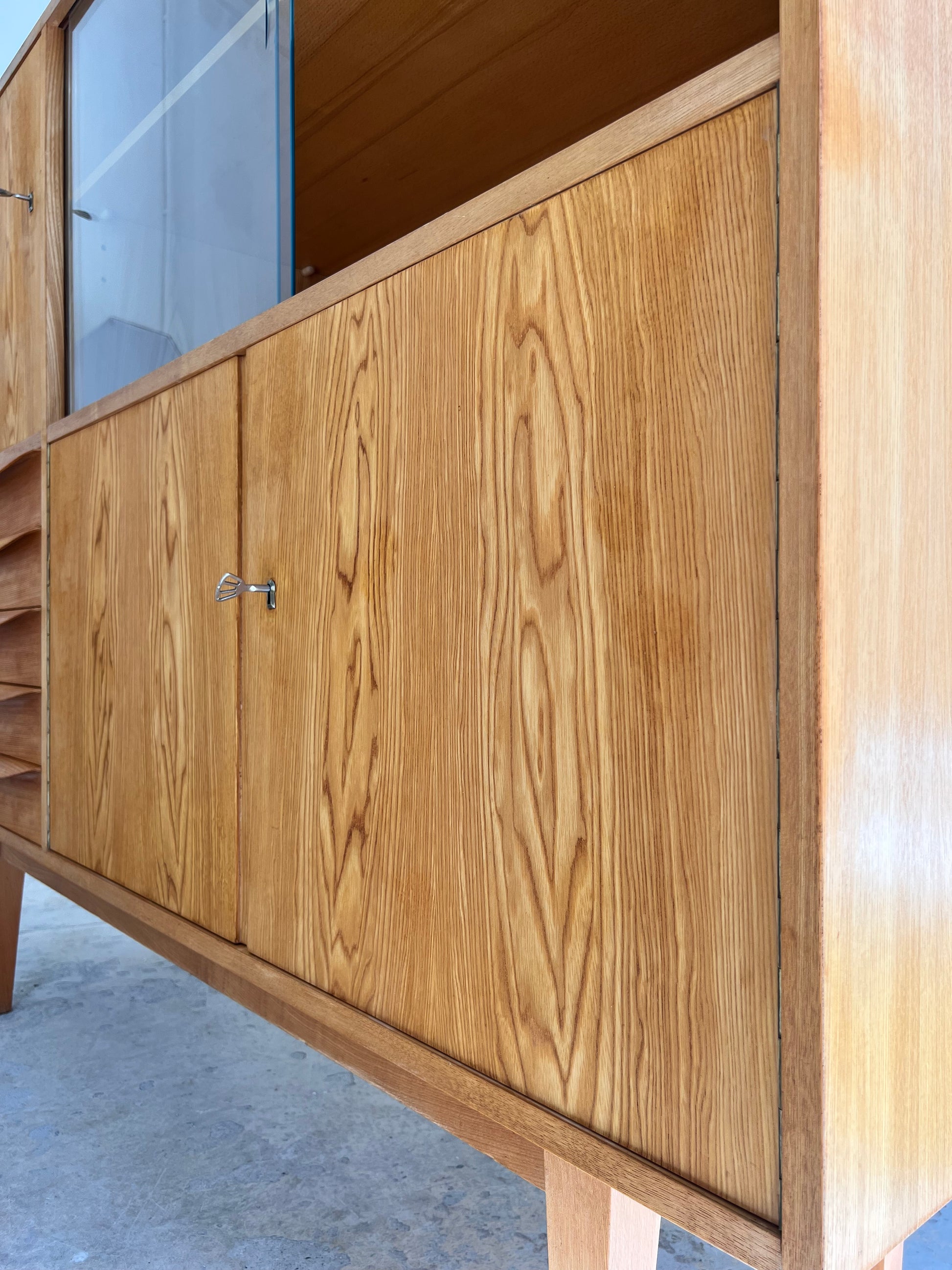 Highboard / Wohnzimmerschrank Typ 602/G Esche von Hellerau aus 1959