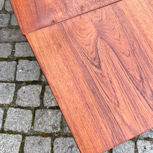 Esstisch Teak ausziehbar mit trapezförmigen Tischblättern