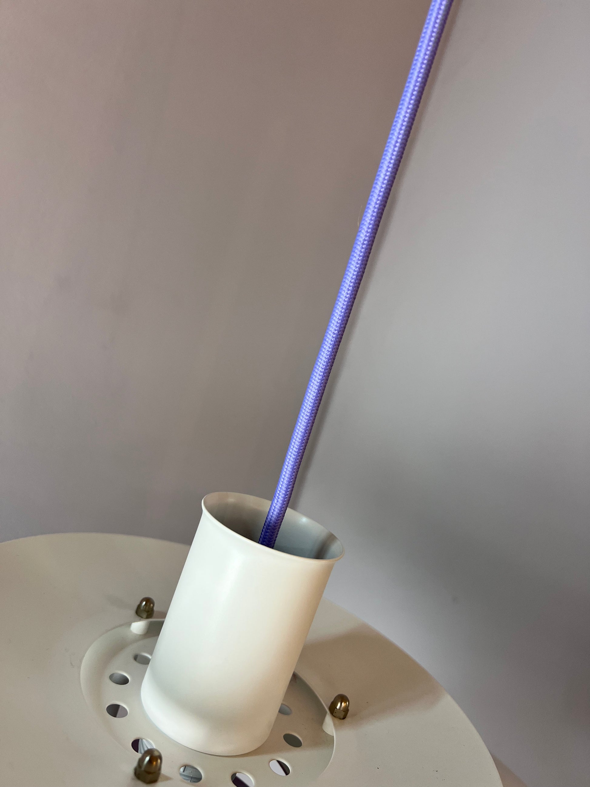 Lamellenlampe weiß lila von Formlight