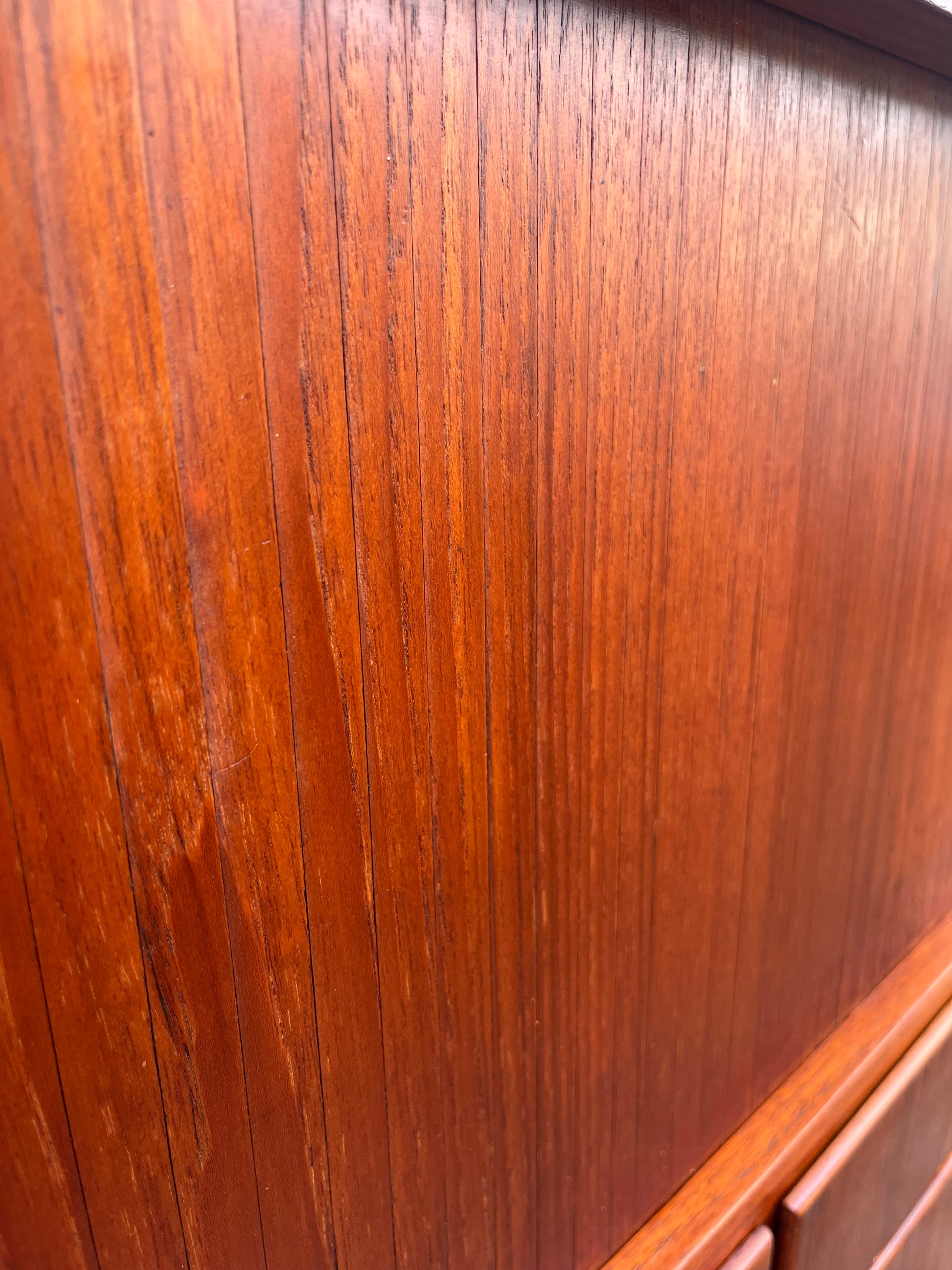 Highboard Teak mit Jalousietüren aus Dänemark