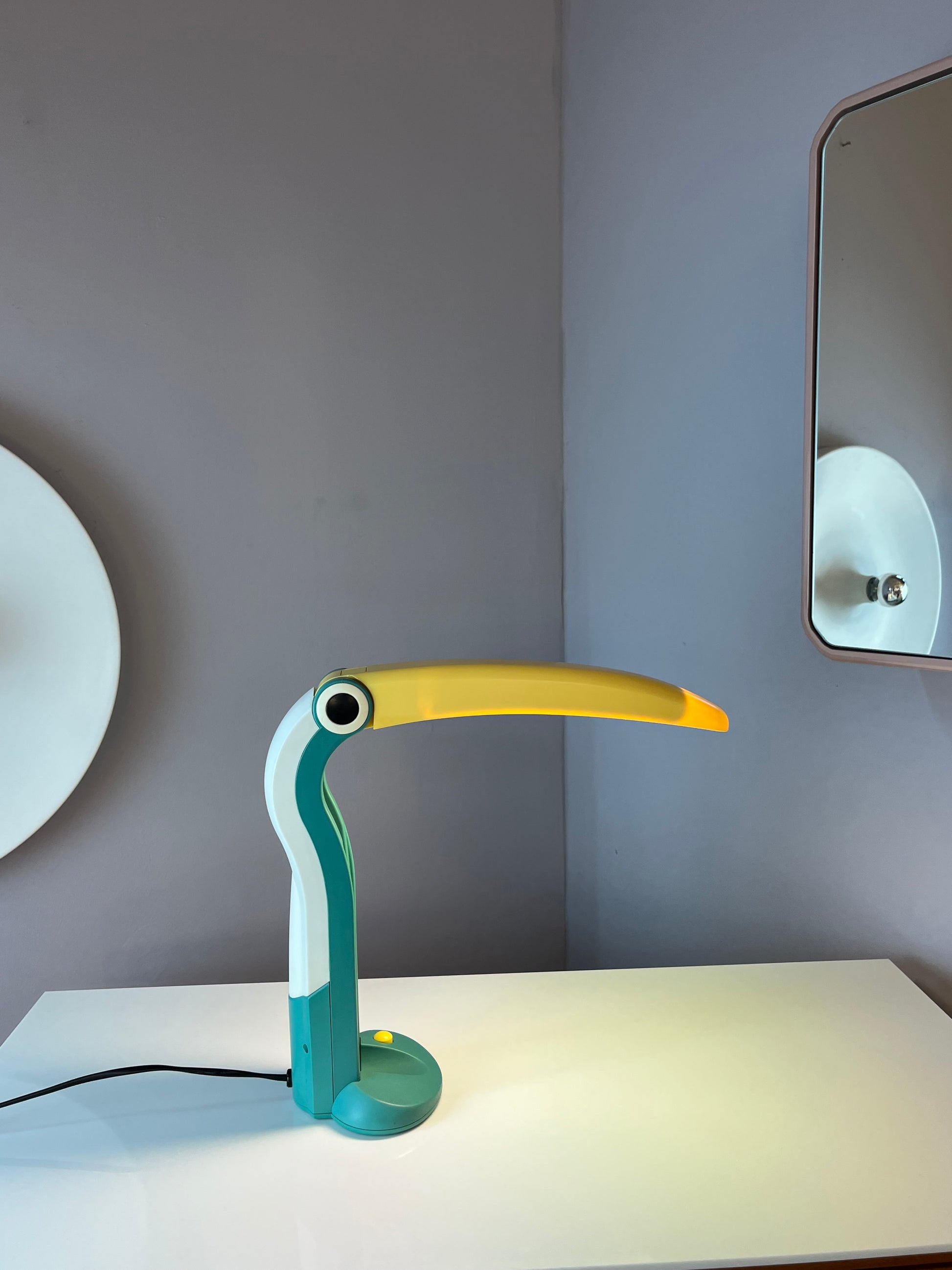 Tischlampe Toucan groß grün gelb von H.T. Huang für Huangslite