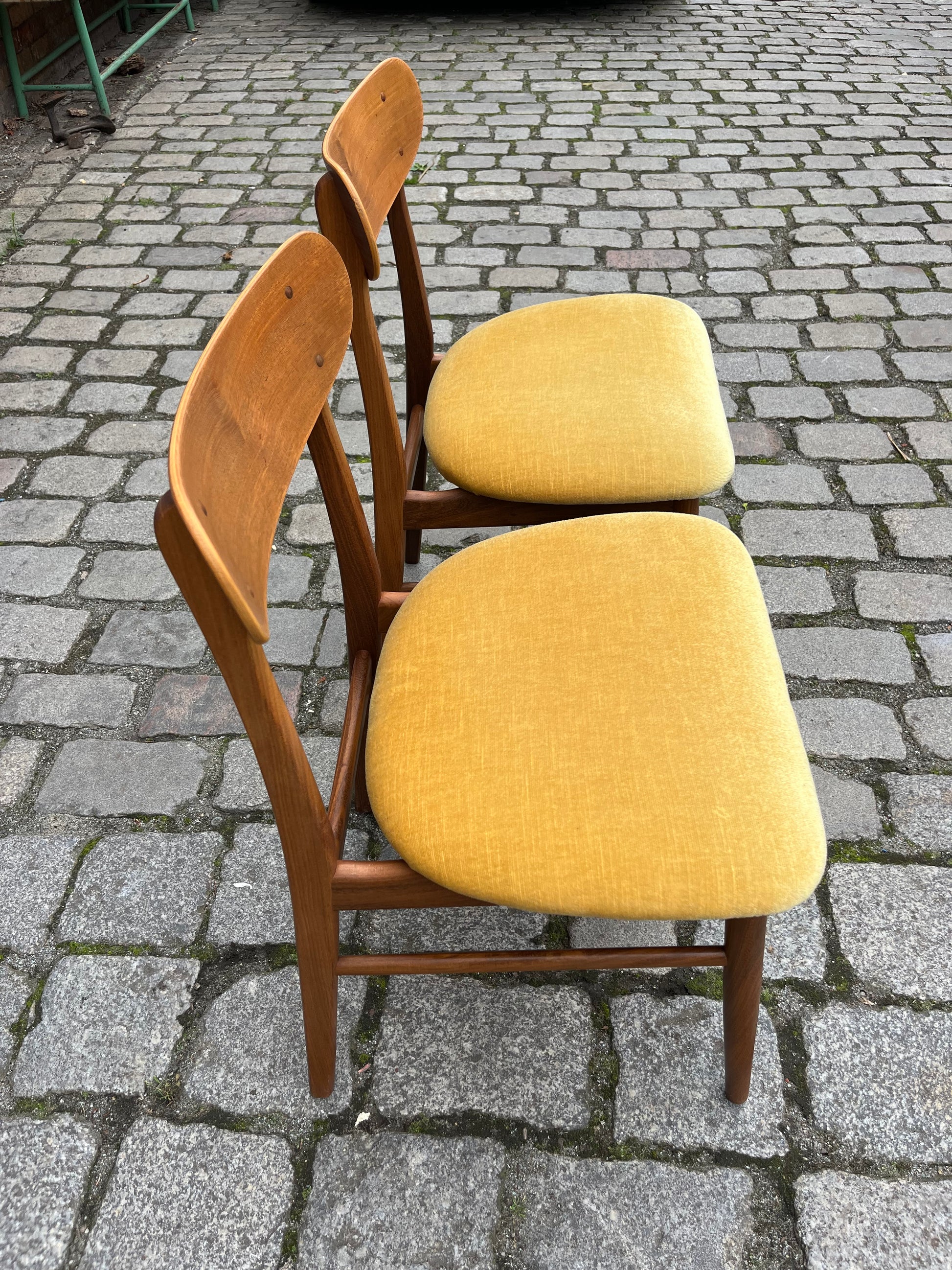 Polsterstuhl gelb Samt Teak