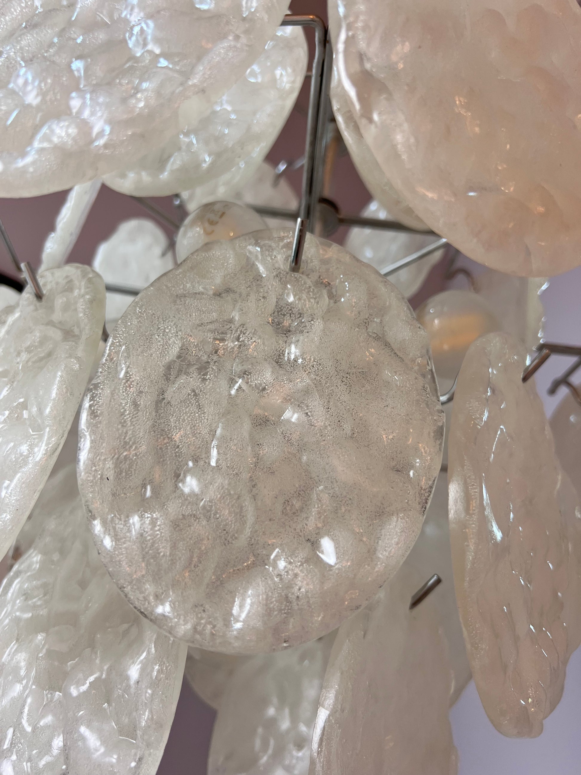 Kronleuchter weiß silber mit Arylglasplatten