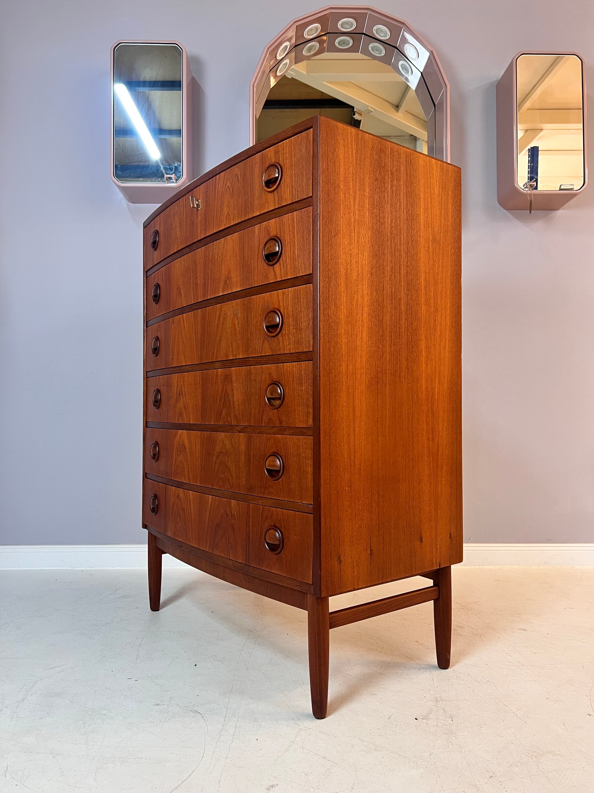 Kommode mit gerundeter Front Teak aus Dänemark