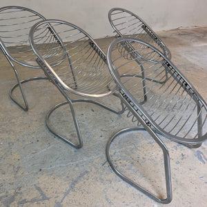 Freischwinger Modell Egg Chair mit Fell von Gastone Rinaldi