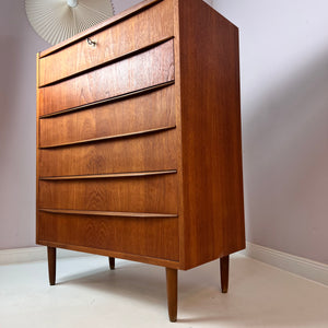 Kommode mit geraden Griffleisten Teak