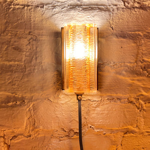 Wandlampe bernsteinfarben Eisglas & Messing von Vitrika