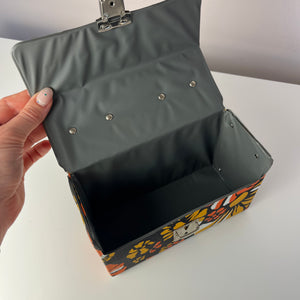 Aufbewahrungsbox für Kassetten orange braun gelb