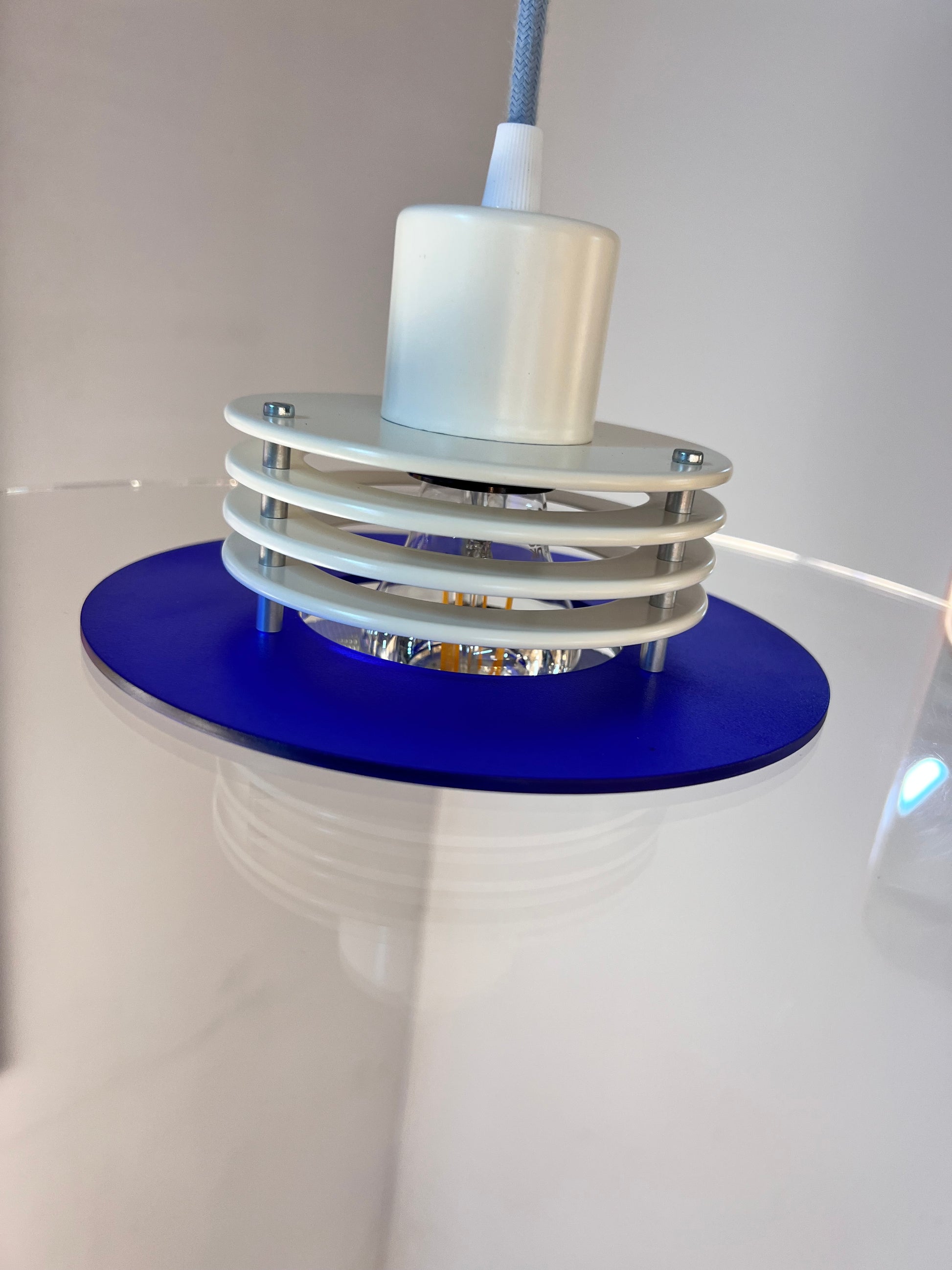 Lamellenlampe „Astra“ blau Plexiglas aus Dänemark