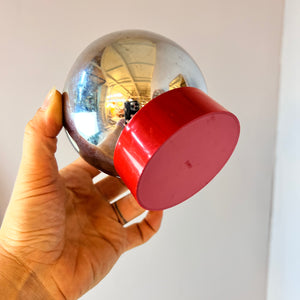 Kugelaschenbecher mit magnetischer Schale rot Chrom von Quist
