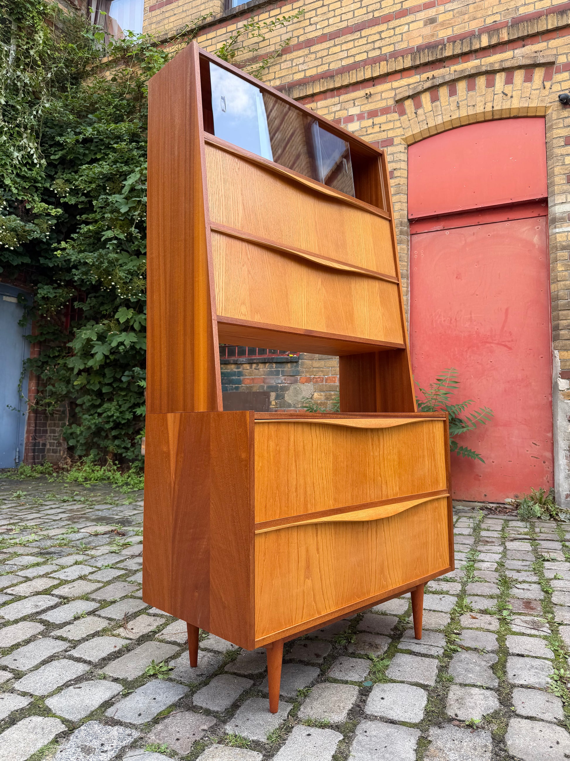 Schrank mit Klappfächern & Vitrine von VEB Möbelindustrie Halle