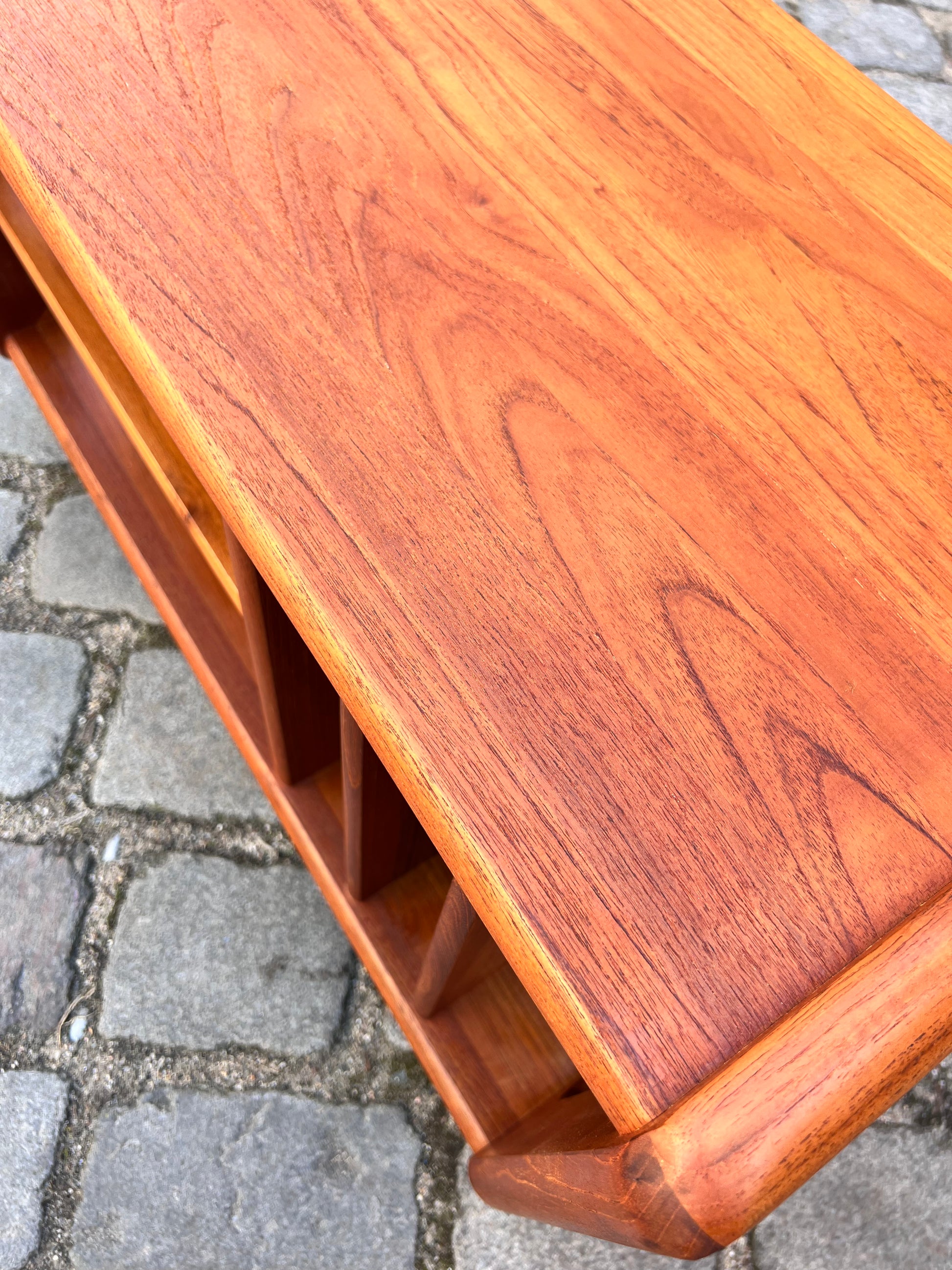 Rollwagen für Schallplatten Teak aus Dänemark