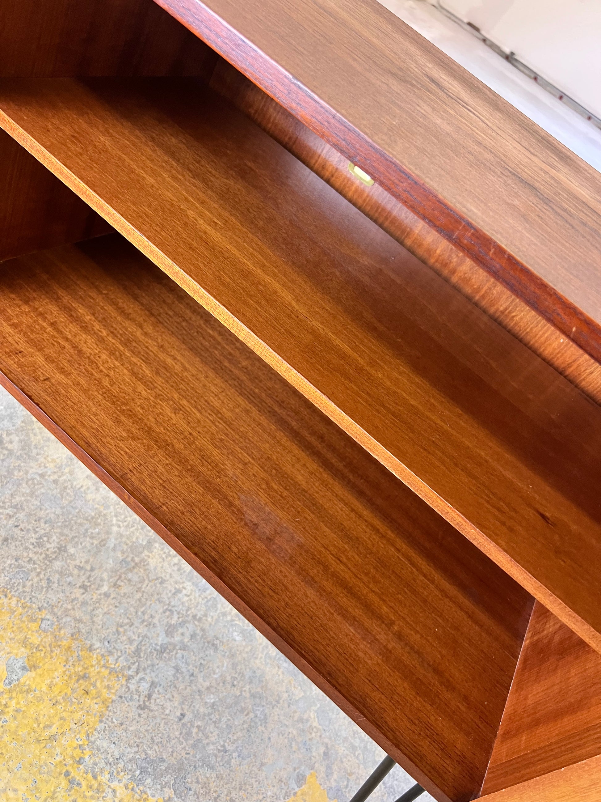 Kommode Teak auf Hairpinlegs aus Dänemark