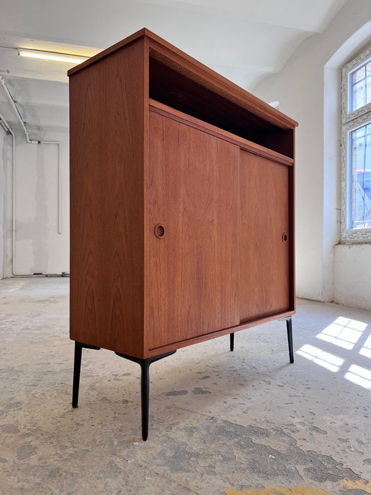 Schrank Teak mit Schiebetüren aus Dänemark