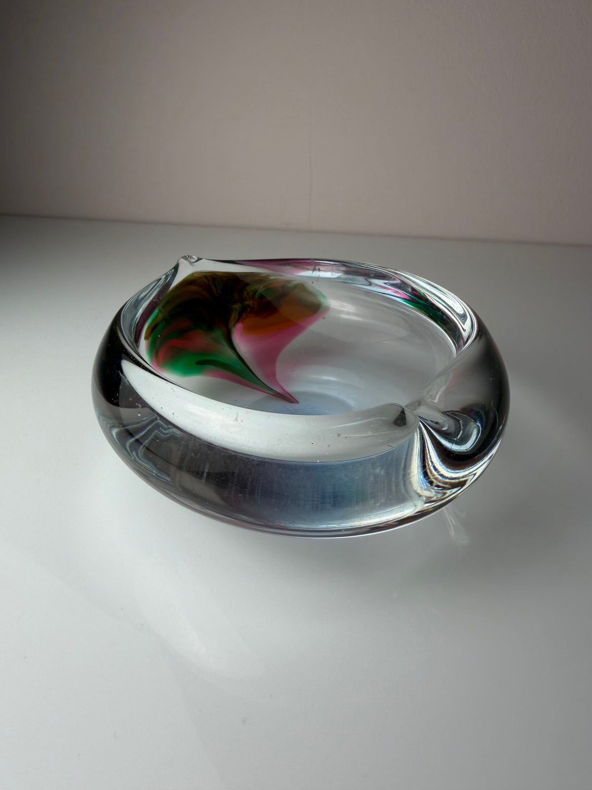 Aschenbecher rot grün Glas von Jiří Šuhájek