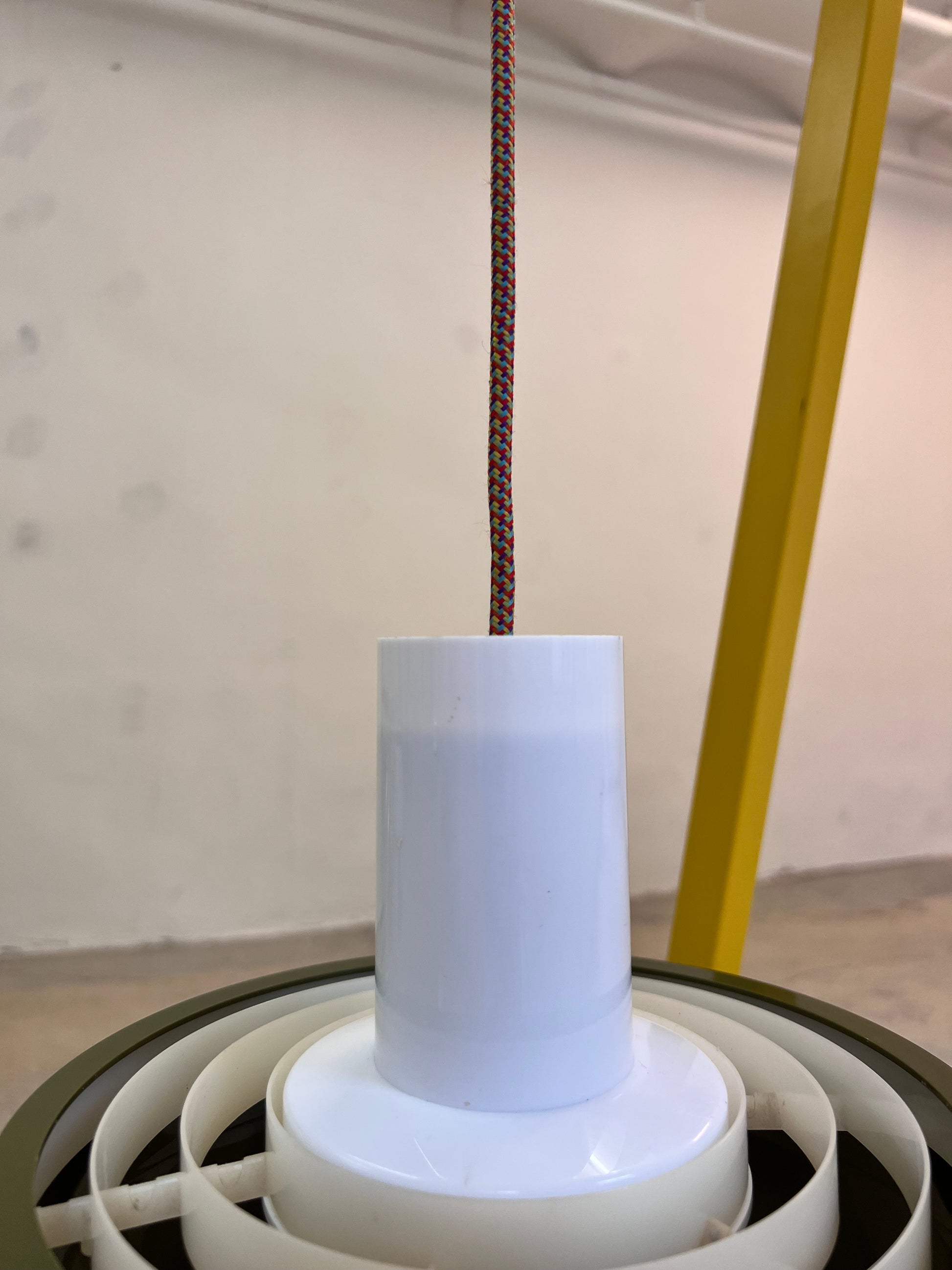 Hängelampe olivgrün Kunststoff aus Dänemark