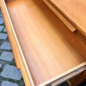 Kommode Eiche mit schwarzen Beinen